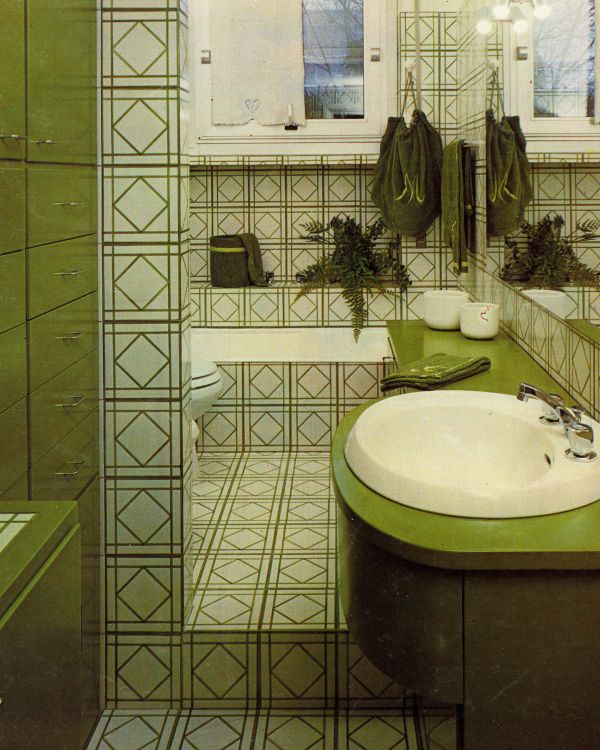 Bagno con mattonelle verdi